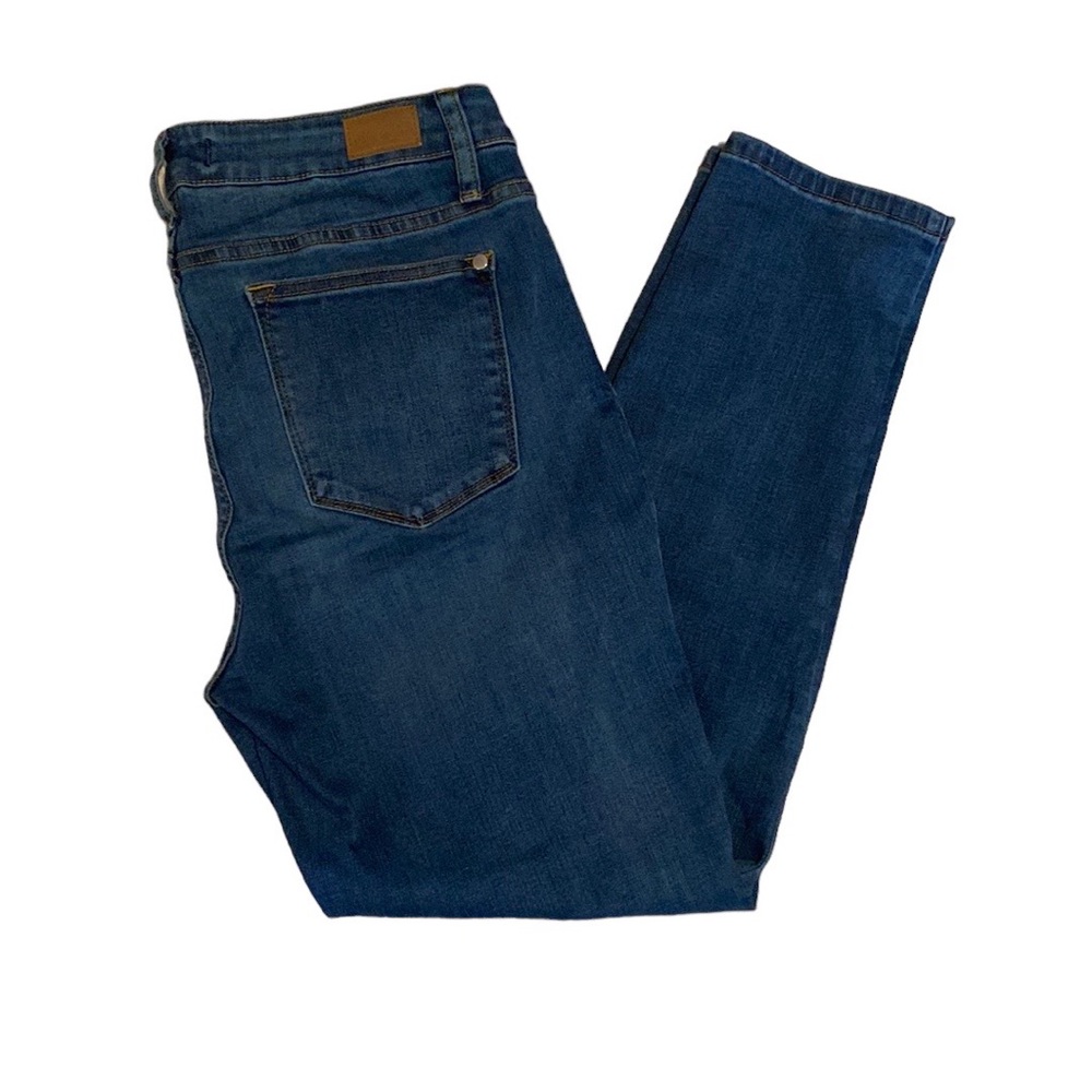 Judy Blue women’s high rise, relaxed fit jeans. Size 32